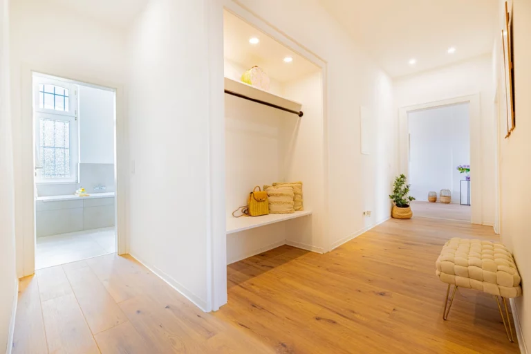 Altbau kombiniert mit Neubauflair:
Ihre neue Eigentumswohnung im EG mit Erstbezug!