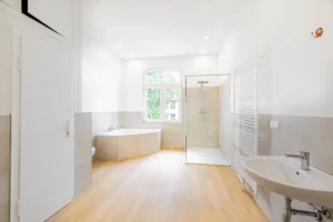 Altbau kombiniert mit Neubauflair:
Ihre neue Eigentumswohnung im OG mit Erstbezug!