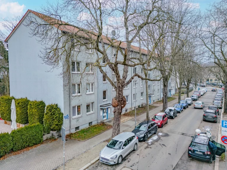 Investitionsjuwel in direkter Uninähe über 4ZKB, Balkon + Keller
