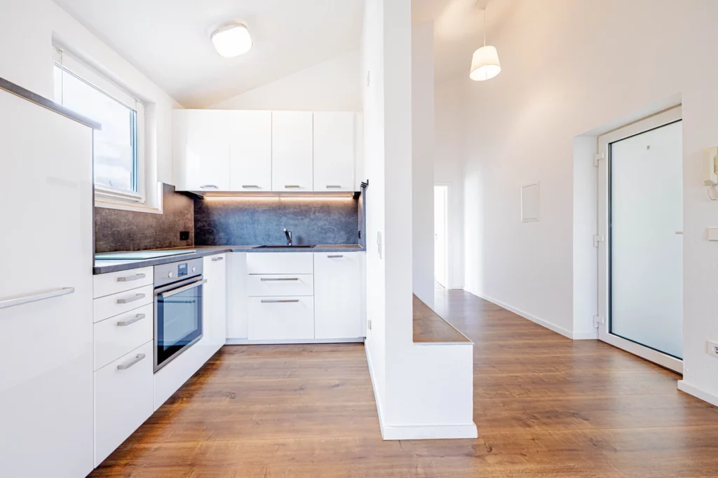 Frisch vermietete 2ZKB mit Stellplatz + Einbauküche!