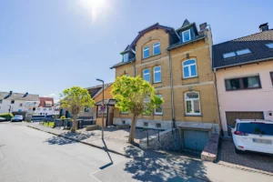 Altbau kombiniert mit Neubauflair:
Ihre neue Eigentumswohnung im DG mit Erstbezug!